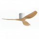 Ventilateur de plafond Ariaze Shadow moderne avec pales marron clair et base blanche, moteur DC silencieux.